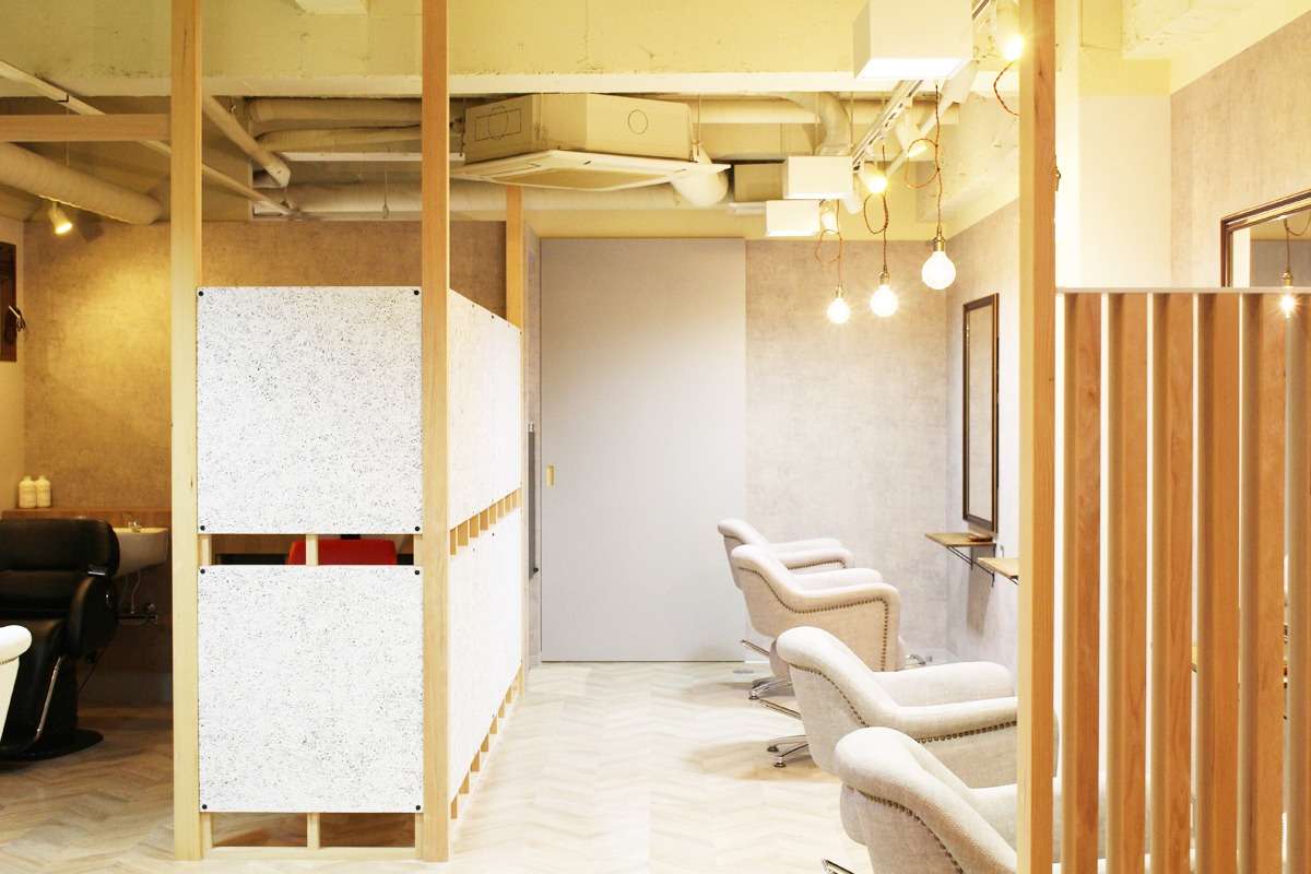 そこを訪れるお客様に喜ばれるおしゃれなデザイン、スタッフに喜ばれるデザインづくり。広島市で美容室の設計、デザインはasazu design office
