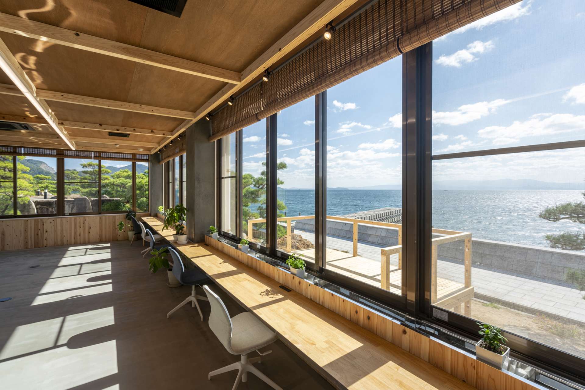 オフィス空間も快適におしゃれなデザインを、素材使いにこだわるデザインを。広島市で快適なおしゃれなオフィスデザインはasazu design office