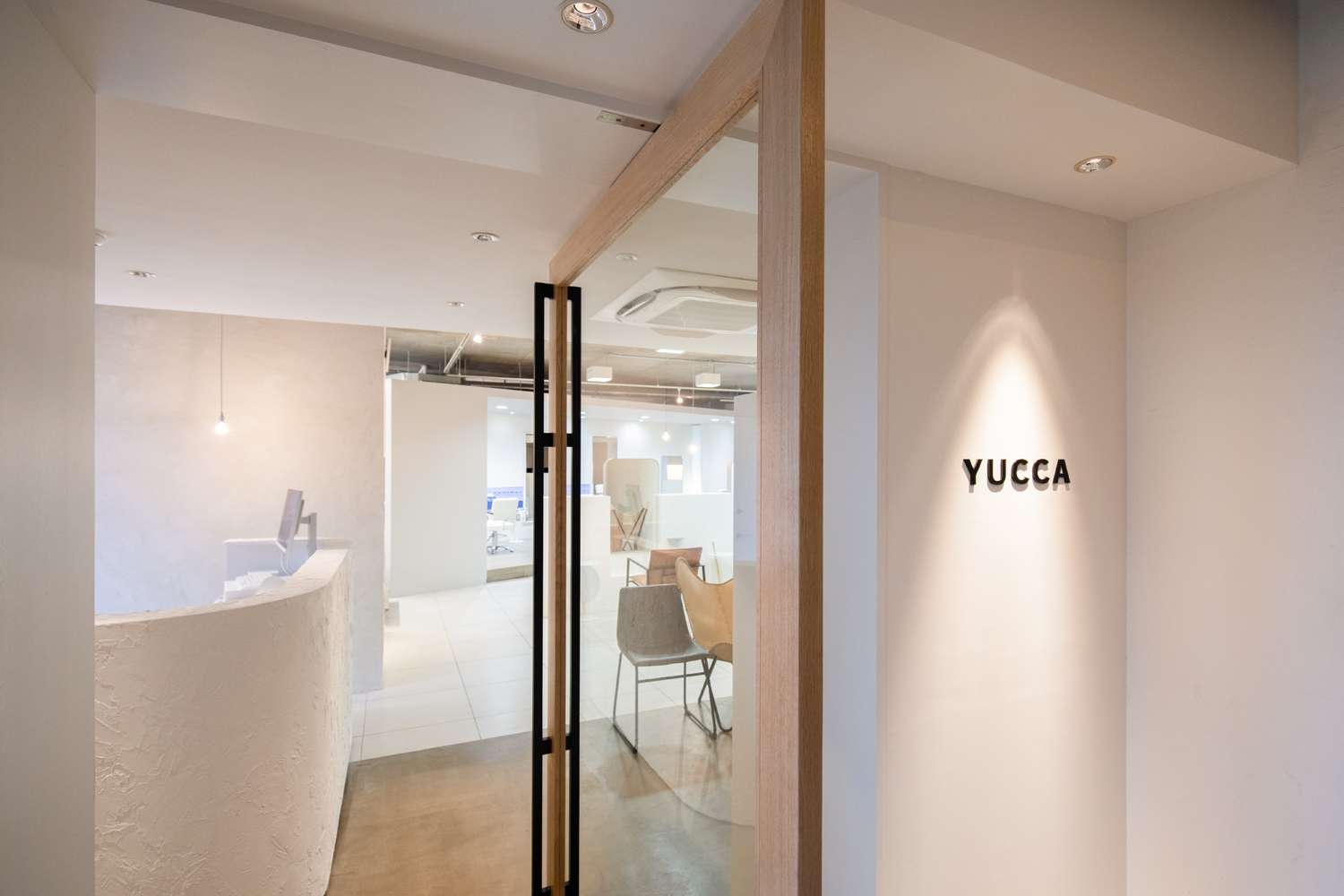 福岡市でオフィスデザインやクリニックの設計、美容室の設計など店舗設計はasazu design office_大阪で設計・監理させて頂いた美容室を施工事例にUPしました。