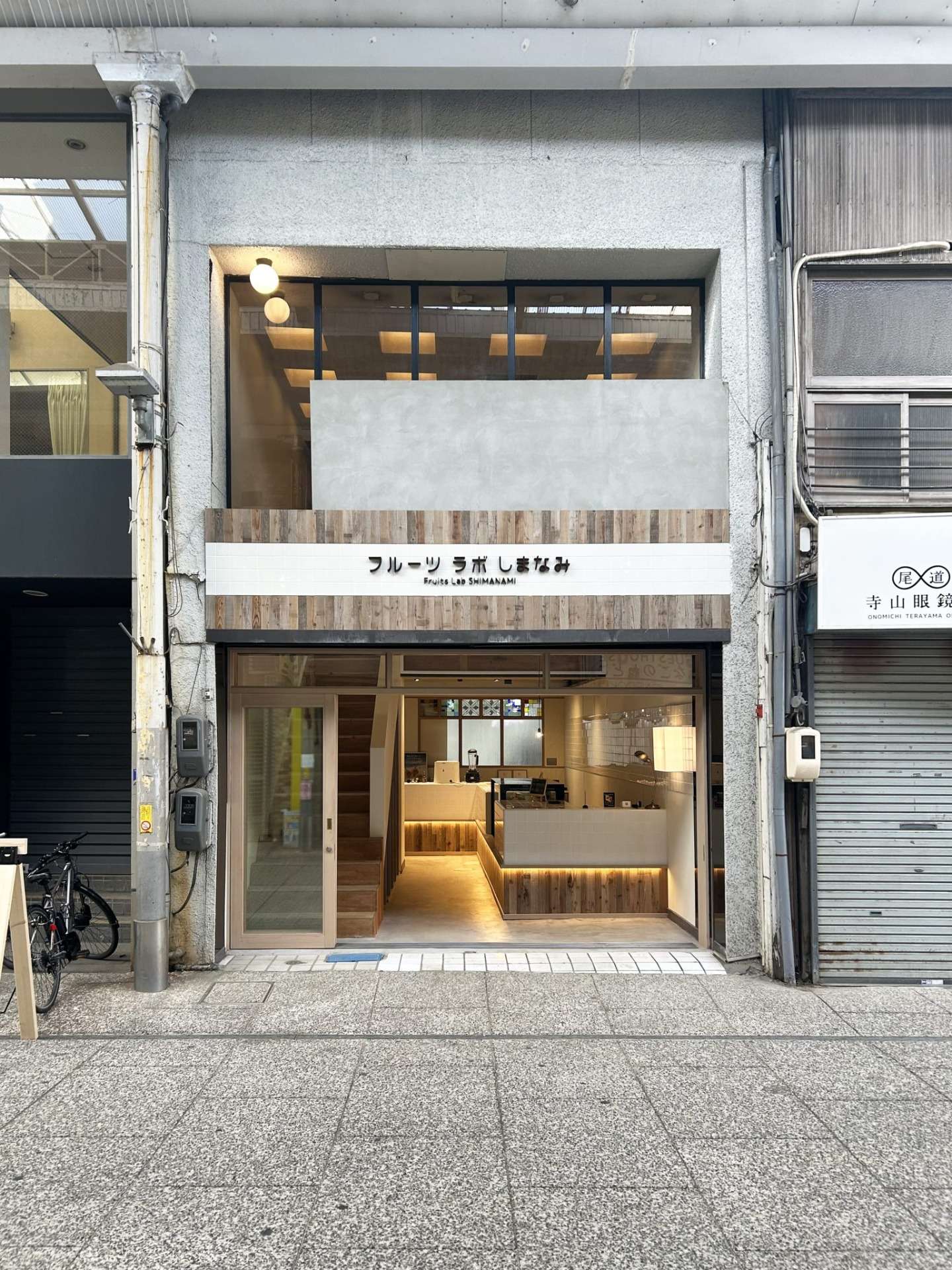 広島　尾道市のアーケード内で築100年の建物を店舗設計、店舗デザイン