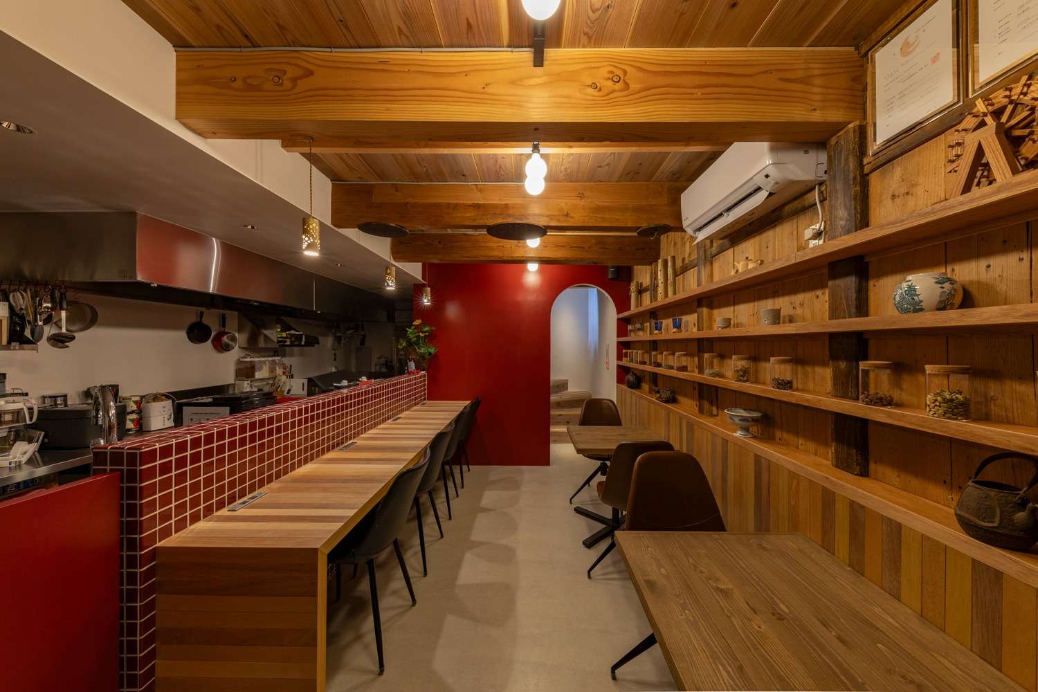 広島の大竹市で蔵をリノベーションしたカフェの設計。店舗設計、店舗デザインはasazu design office