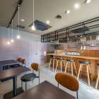 広島市で素材にこだわった魅力的なおにぎり屋さんの設計。店舗設計、店舗デザインはasazu design office